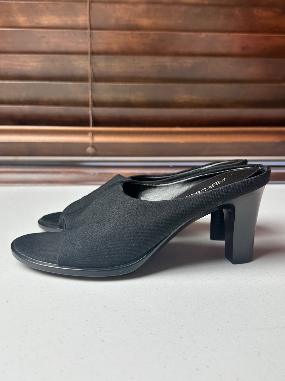 AEROSOLES Black Open-Toe Mule Heel Sandals Size 6